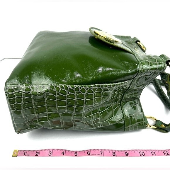 IMAN Green Embossed Crocodile Print with Gold Hardware Shoulder Bag NWOT - Picture 9 of 11